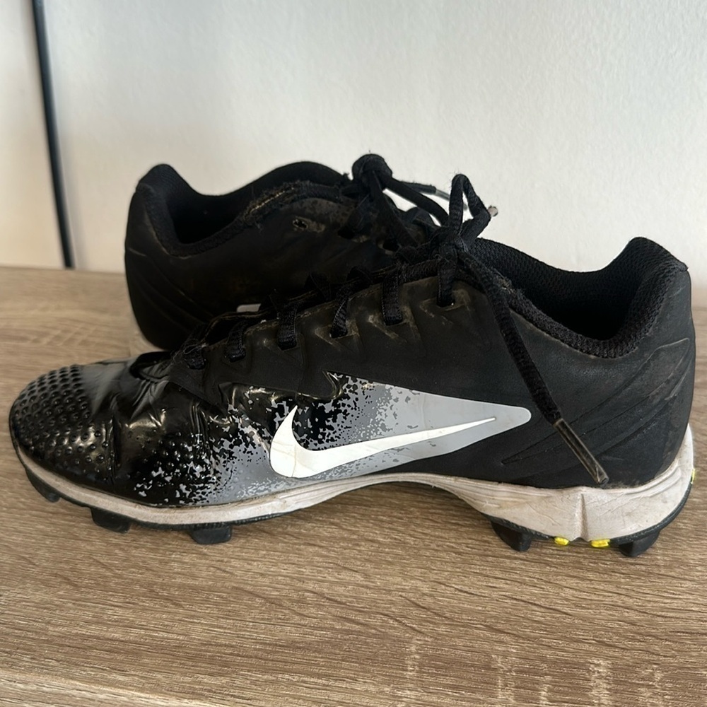 Nike Vapor Baseball Cleats 4.5 youth